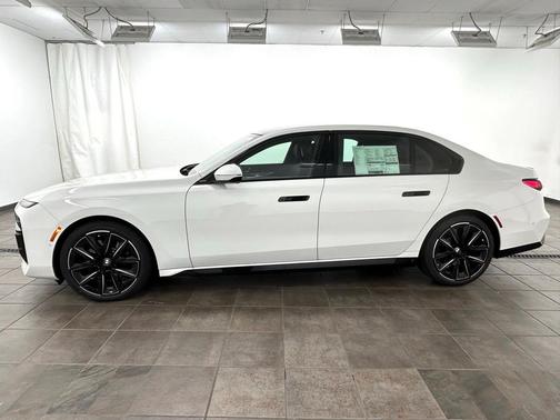 Alpine White 2025 BMW 760 xDrive
