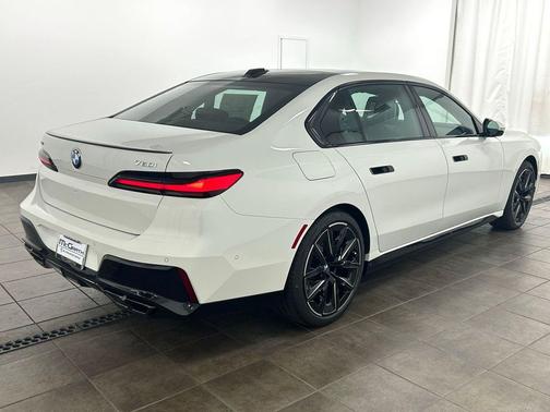 Alpine White 2025 BMW 760 xDrive