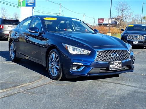 2023 INFINITI Q50 LUXE