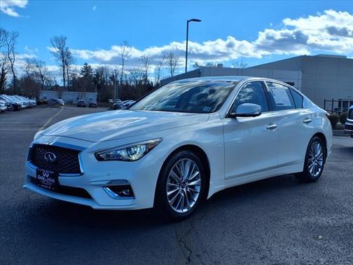 2023 INFINITI Q50 LUXE