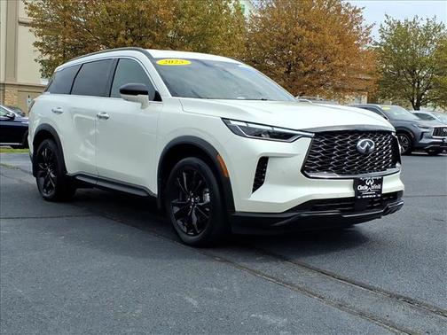 2025 INFINITI QX60 LUXE
