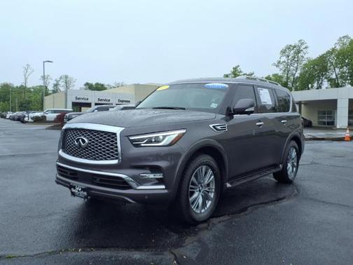 2023 INFINITI QX80 LUXE