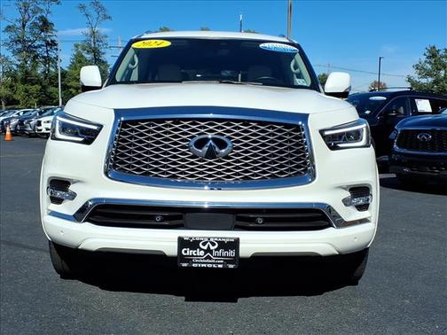 2024 INFINITI QX80 LUXE