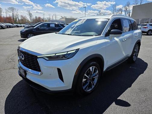 Majestic White 2023 INFINITI QX60 LUXE