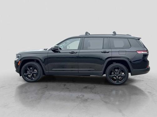 Diamond Black Crystal Pearlcoat 2023 Jeep Grand Cherokee LAREDO