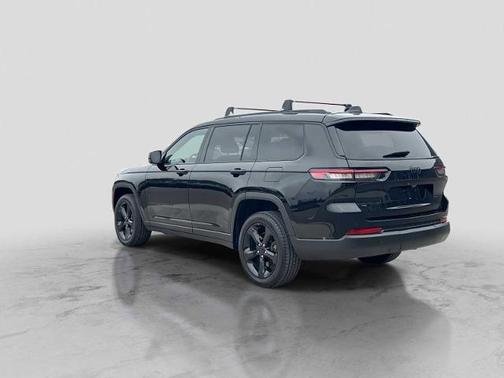 Diamond Black Crystal Pearlcoat 2023 Jeep Grand Cherokee LAREDO