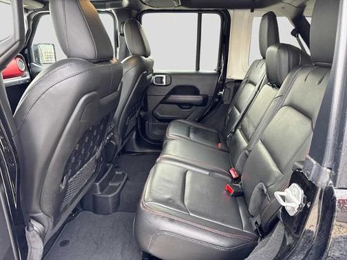 Black Clearcoat 2021 Jeep Wrangler Unlimited RUBICON