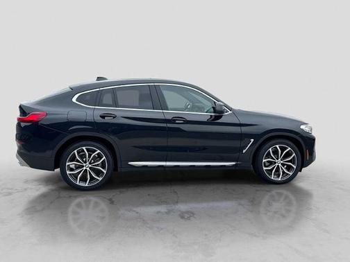 Black 2022 BMW X4 XDRIVE30I