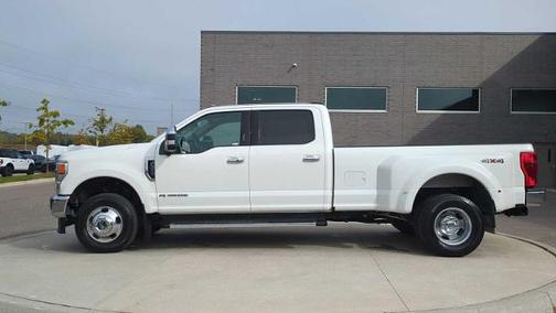 2022 Ford F-350 LARIAT SUPER DUTY