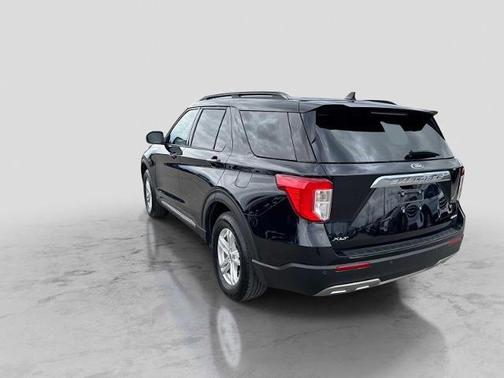 AGATE BLACK METALLIC 2021 Ford Explorer XLT