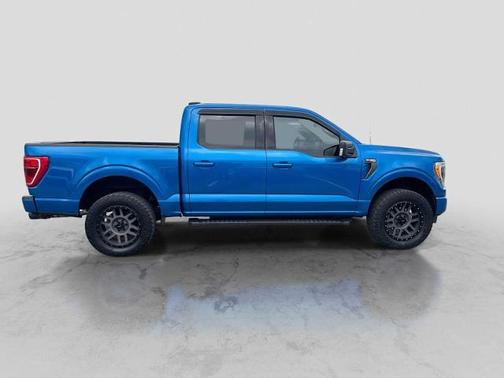 VELOCITY BLUE METALLIC 2021 Ford F-150 XLT