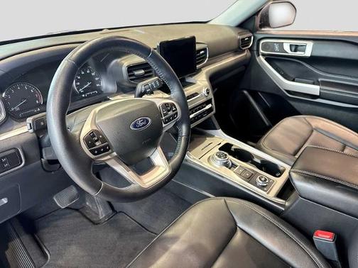 AGATE BLACK METALLIC 2023 Ford Explorer XLT