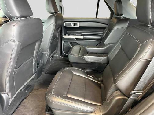 AGATE BLACK METALLIC 2023 Ford Explorer XLT
