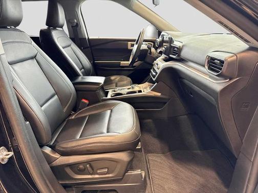 AGATE BLACK METALLIC 2023 Ford Explorer XLT