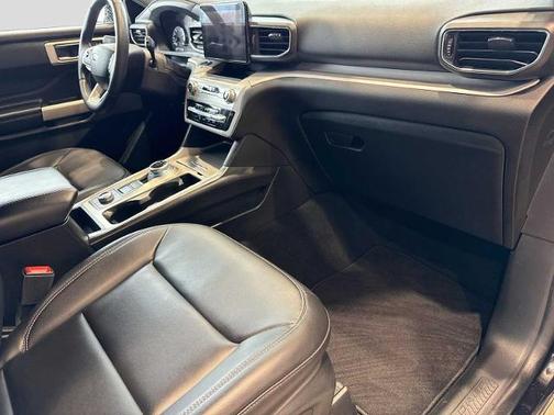 AGATE BLACK METALLIC 2023 Ford Explorer XLT