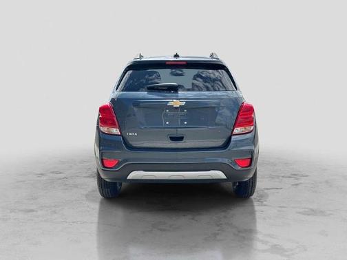 Shadow Gray Metallic 2022 Chevrolet Trax LT