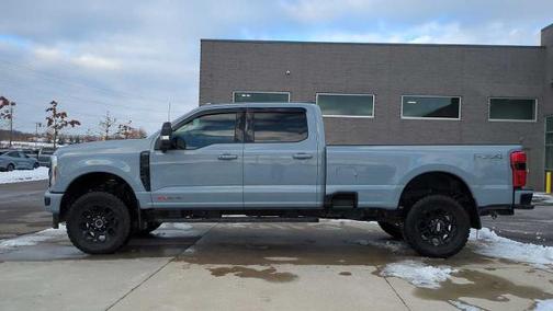 2025 Ford F-350 LARIAT SUPER DUTY