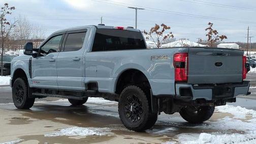 2025 Ford F-350 LARIAT SUPER DUTY