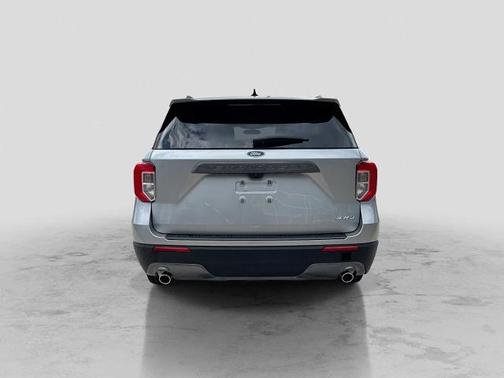 ICONIC SILVER METALLIC 2024 Ford Explorer XLT