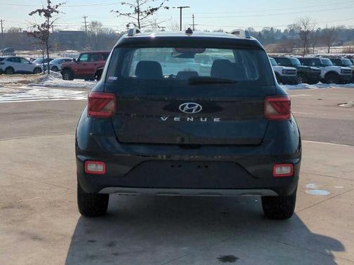 2023 Hyundai VENUE SEL