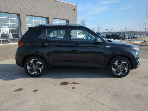 2023 Hyundai VENUE SEL