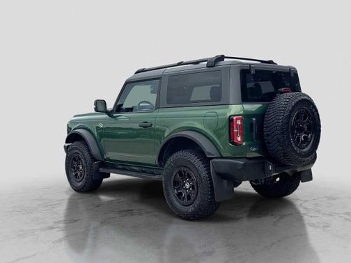 ERUPTION GREEN METALLIC 2022 Ford Bronco WILDTRAK