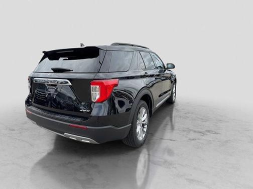 AGATE BLACK METALLIC 2024 Ford Explorer XLT