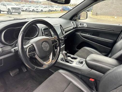 2022 Jeep Grand Cherokee LAREDO