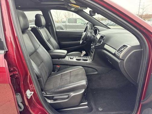 2022 Jeep Grand Cherokee LAREDO