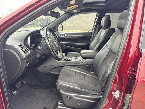 2022 Jeep Grand Cherokee LAREDO