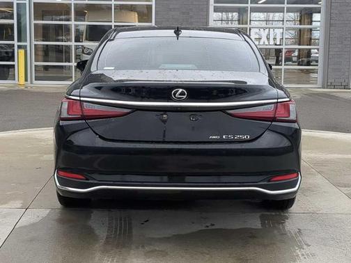 2021 Lexus ES 250 BASE