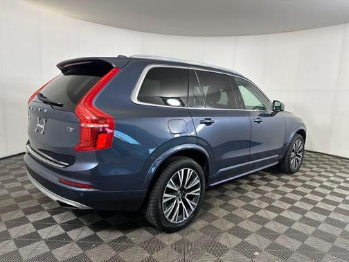 2021 Volvo XC90 T5 Momentum