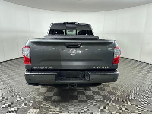 2023 Nissan Titan SV
