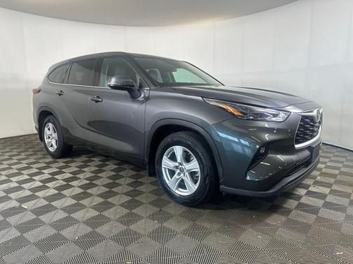 2022 Toyota Highlander LE