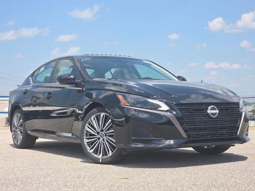 Super Black Clearcoat 2026 Nissan Altima 2.5 SV