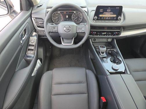 Everest White Pearl Tricoat 2026 Nissan Rogue Dark Armor