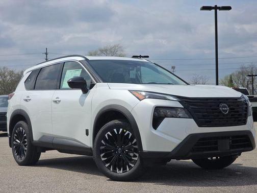 Everest White Pearl Tricoat 2026 Nissan Rogue Dark Armor