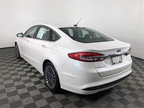 Photo 4 of 25 of 2017 Ford Fusion SE