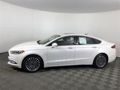Photo 5 of 25 of 2017 Ford Fusion SE