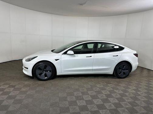 Pearl White Multi-Coat 2023 Tesla Model 3 Standard Range