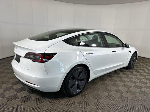 Pearl White Multi-Coat 2023 Tesla Model 3 Standard Range