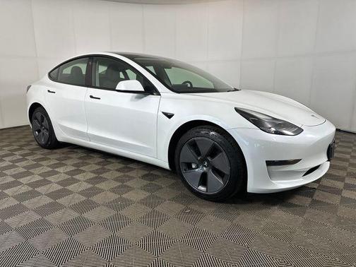 Pearl White Multi-Coat 2023 Tesla Model 3 Standard Range