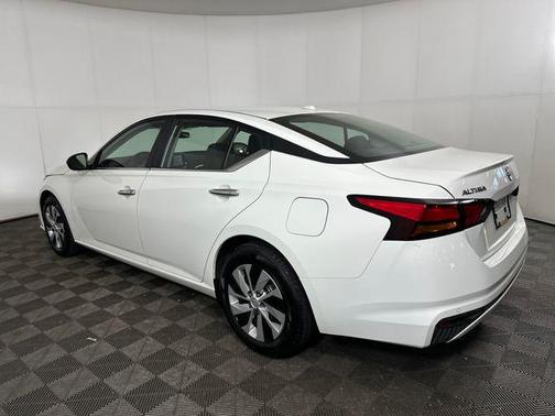 Glacier White 2025 Nissan Altima S FWD