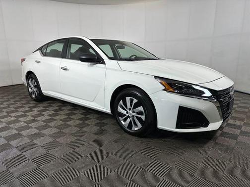 Glacier White 2025 Nissan Altima S FWD