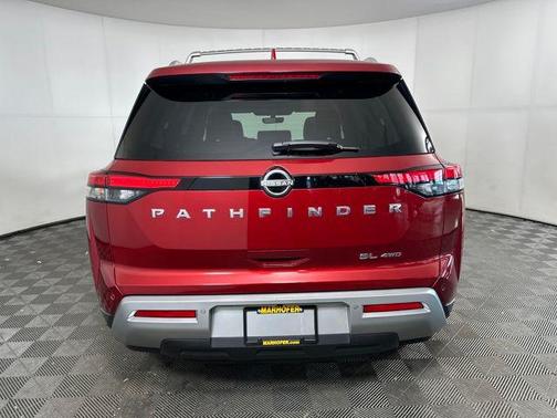 2023 Nissan Pathfinder SL 4WD