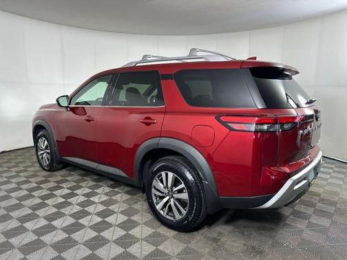 2023 Nissan Pathfinder SL 4WD