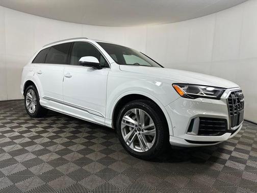 2022 Audi Q7 55 Premium Plus