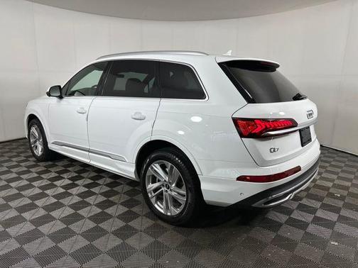 2022 Audi Q7 55 Premium Plus