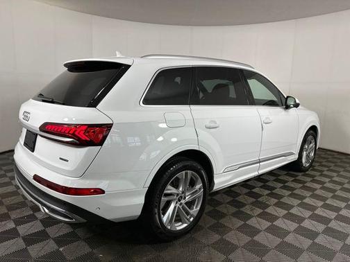 2022 Audi Q7 55 Premium Plus
