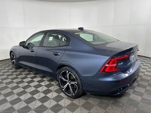 2024 Volvo S60 B5 Core Dark Theme
